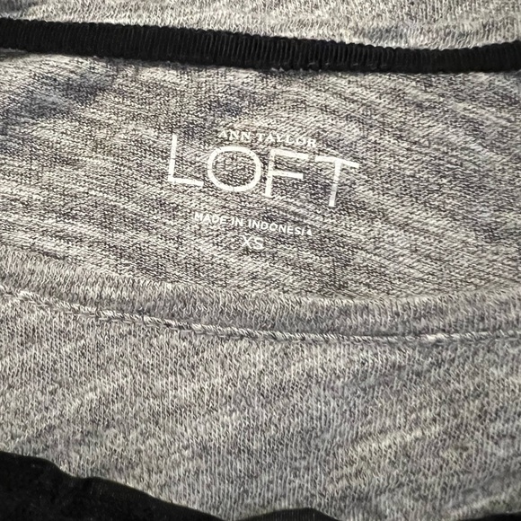 ⭐️ LOFT Black Bow Accent Top - Picture 5 of 7